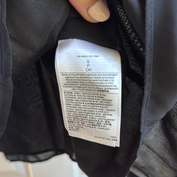 Banana Republic Elegant Black and White Sleeveless Top - Picture 4 of 6